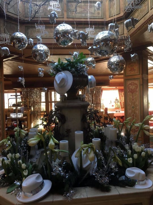 Sylvester Deko Alpenresort Schwarz