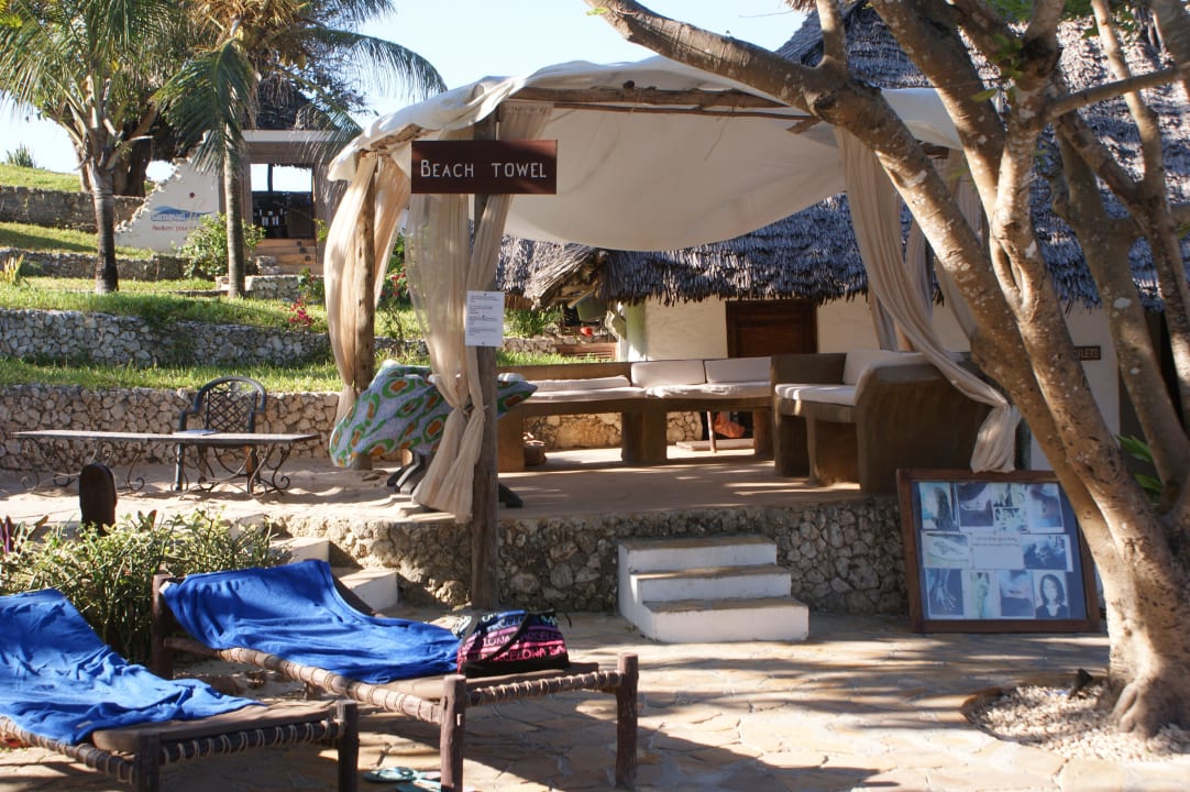 Pool chill Ecke  Karafuu Beach Resort & Spa