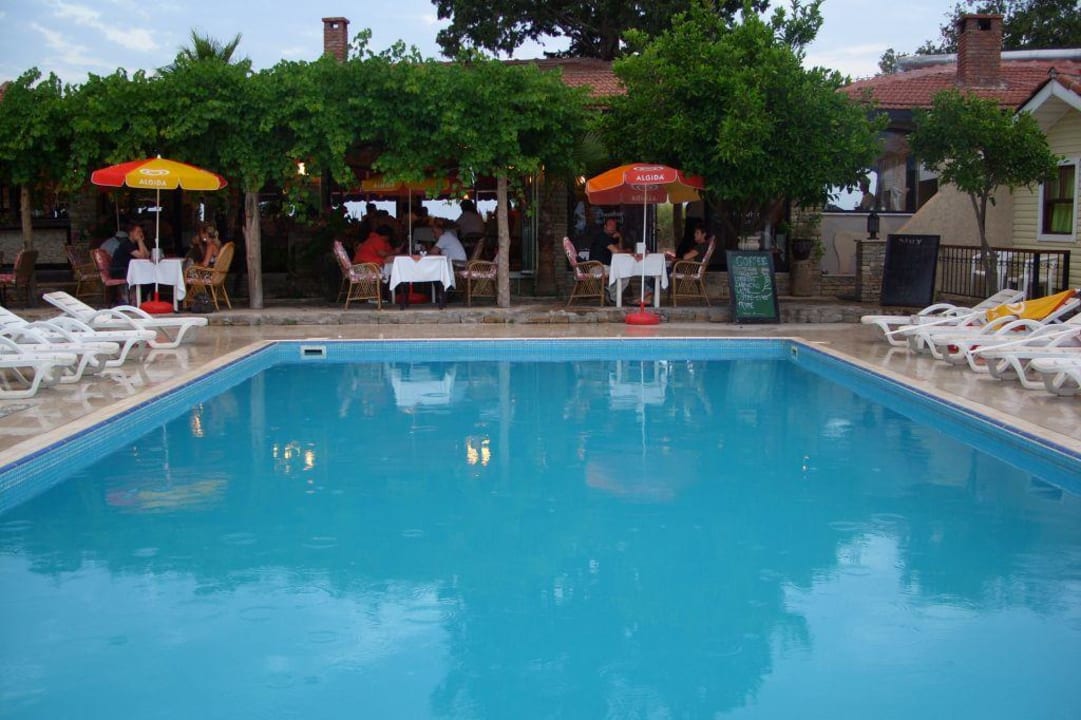 Pool Leda Beach Hotel