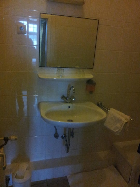 Das Hauptbadezimmer 1 Rhein-Hotel St.Martin