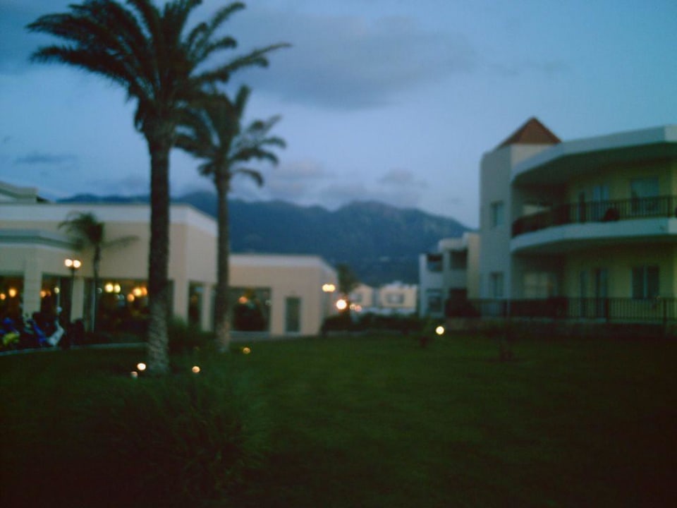 vor dem Hotel! Hotel Zorbas Beach