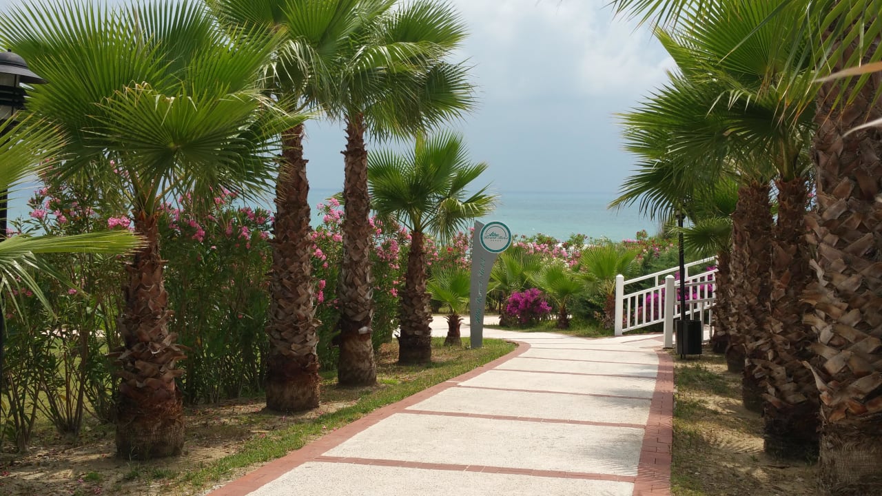 Weg zum Strand  Alba Resort Hotel