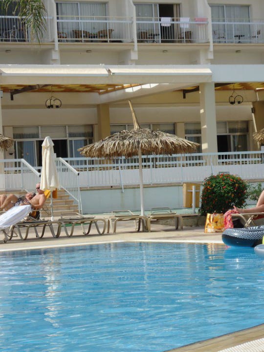 Sonnenschirme Pernera Beach Hotel