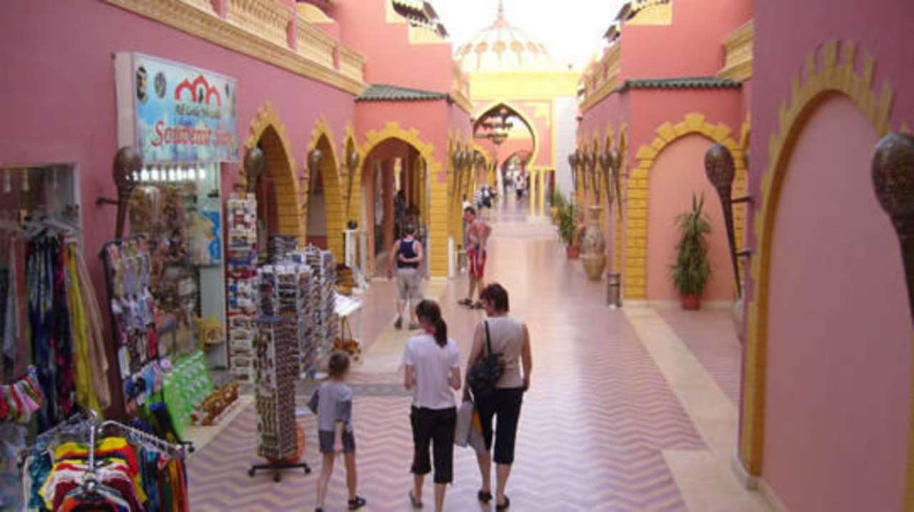 Jeden z korytarzy Pickalbatros Alf Leila Wa Leila Resort - Neverland Hurghada