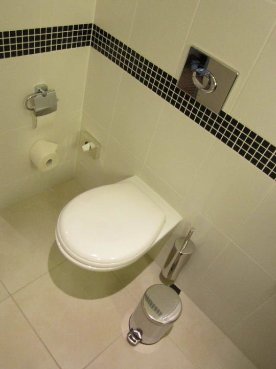 Badezimmer / Toilette Hampton by Hilton Berlin City West