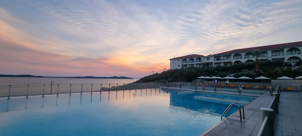 Pool Akrathos Beach Hotel