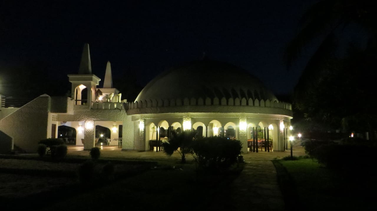 Die Poolbeleuchtungen bei Nacht Hotel Southern Palms Beach Resort