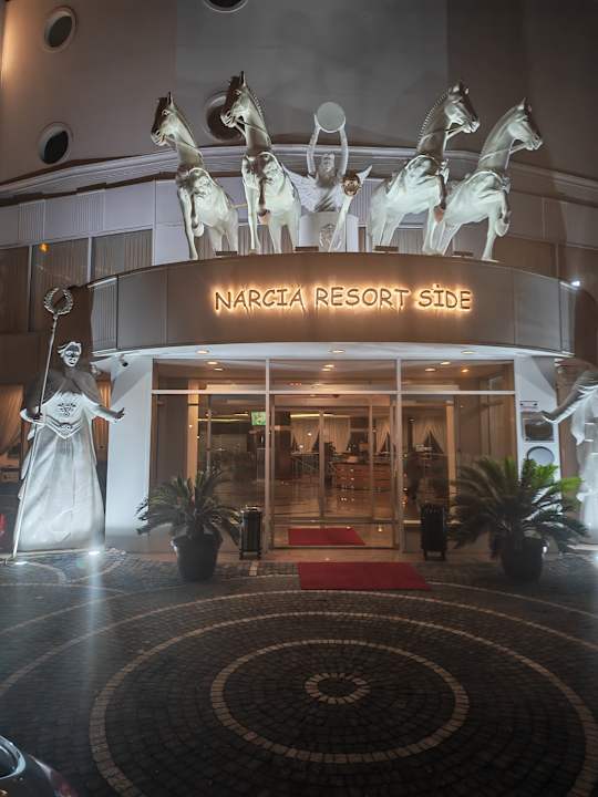 Außenansicht Narcia Resort Side