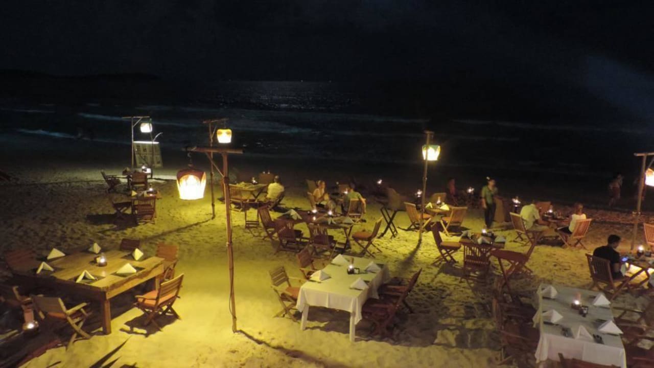 Abendessen am Strand Banana Fan Sea Resort