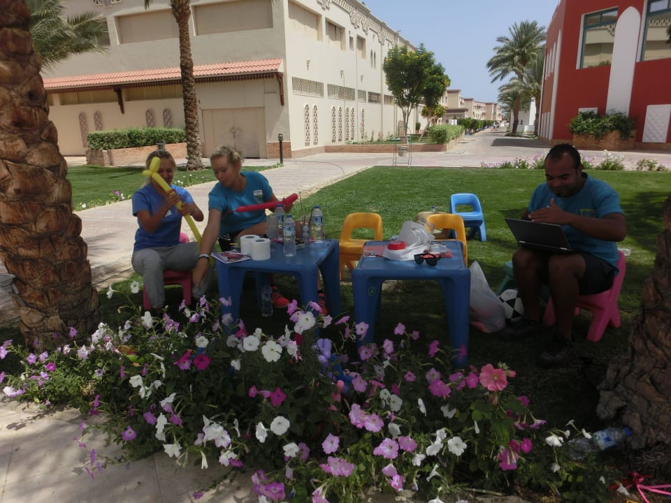 Super Animationsteam SUNRISE Garden Beach Resort