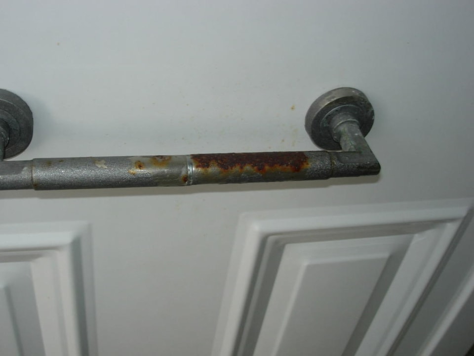 Rostiger Türgriff Hotel Belussi Beach