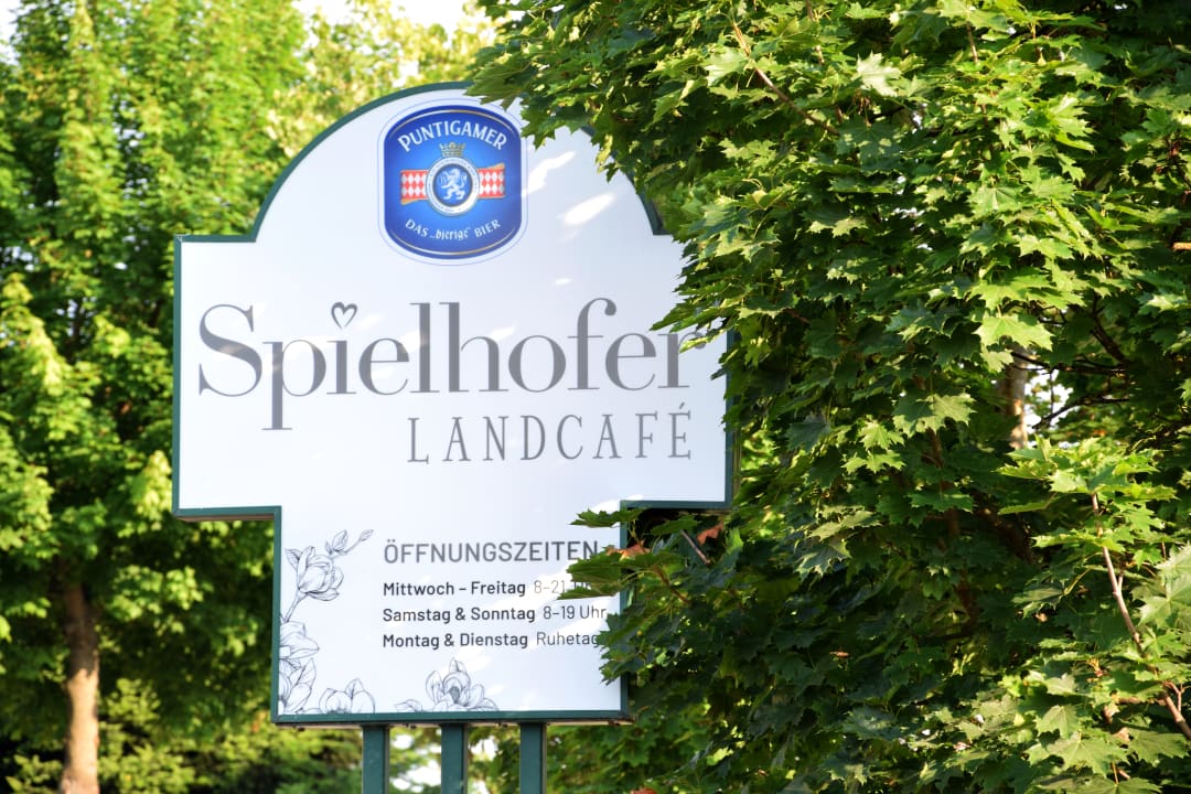 Außenansicht Land Cafe Spielhofer - Cafe &  Gästezimmer