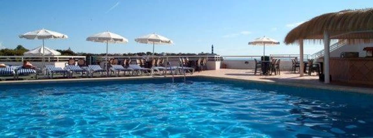 Piscina Hotel BelleVue Belsana