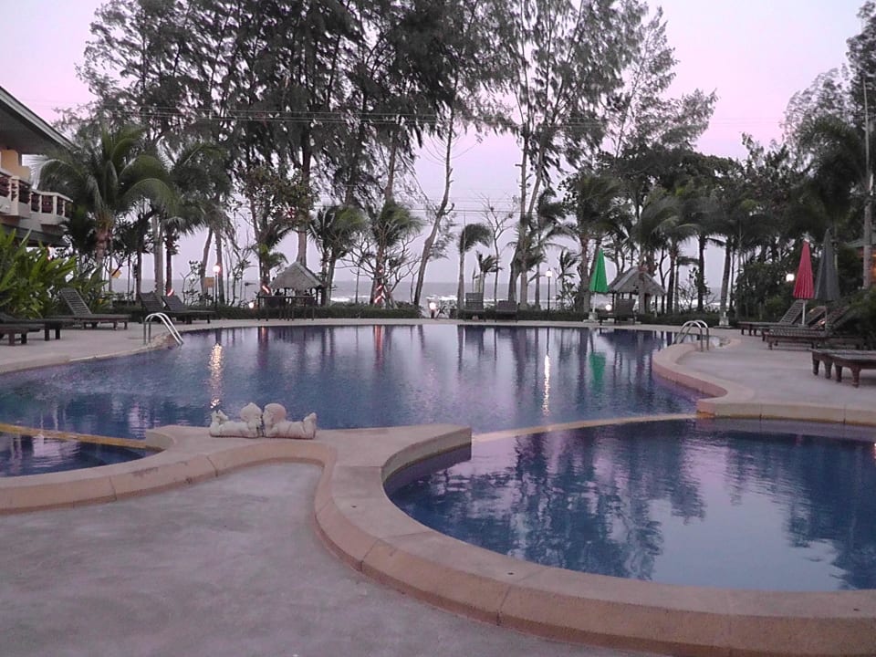 Pool Richtung Strand Hotel Bacchus Home Resort