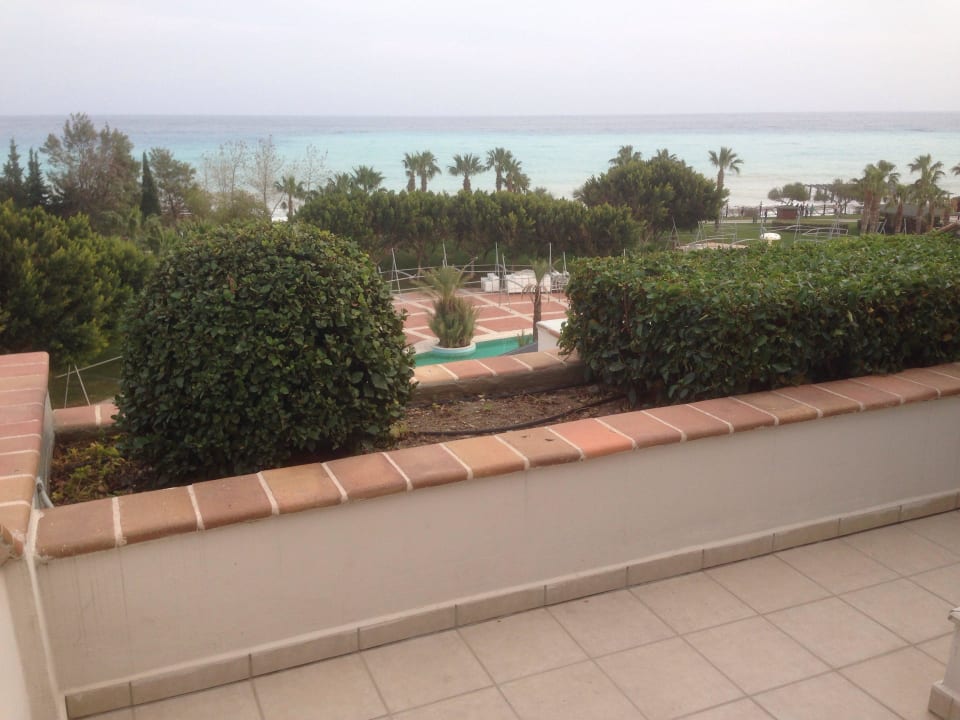 Blick vom großen Balkon auf Pool und Meer Limak Limra Hotel & Resort