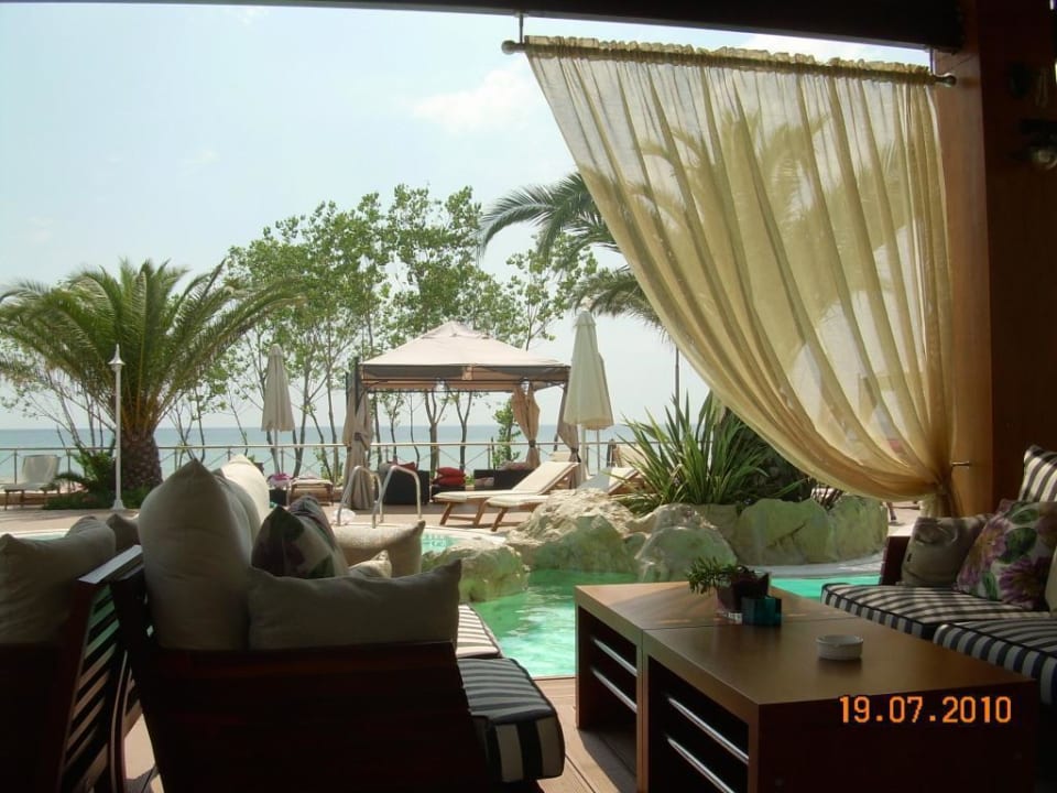 Kawiarenka otoczona basenem Mediterranean Village Hotel & Spa