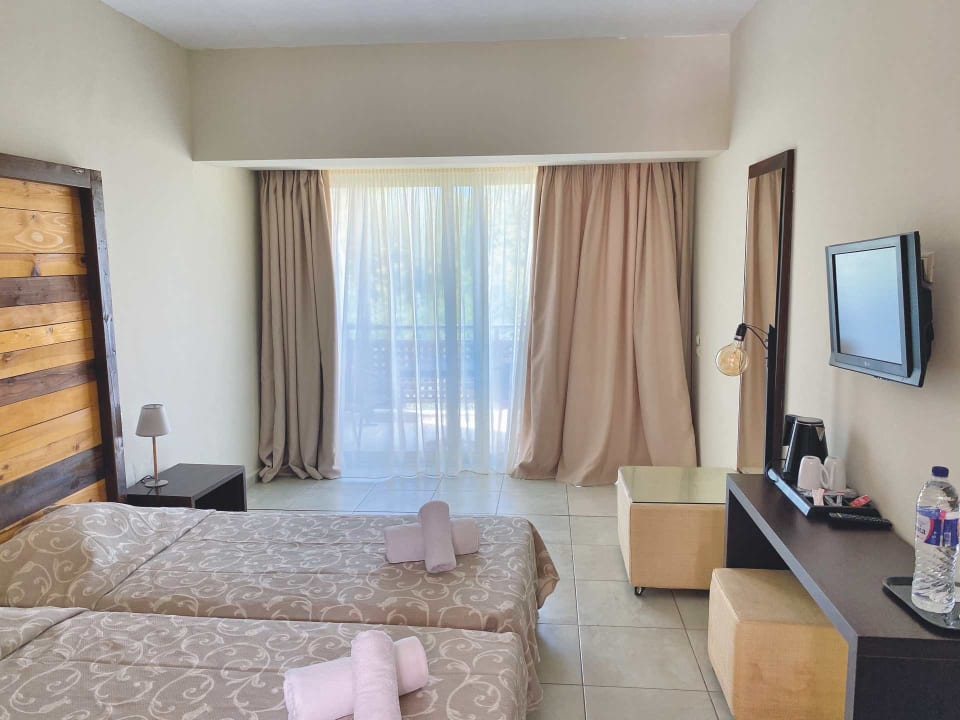 Zimmer Olympian Bay Grand Resort