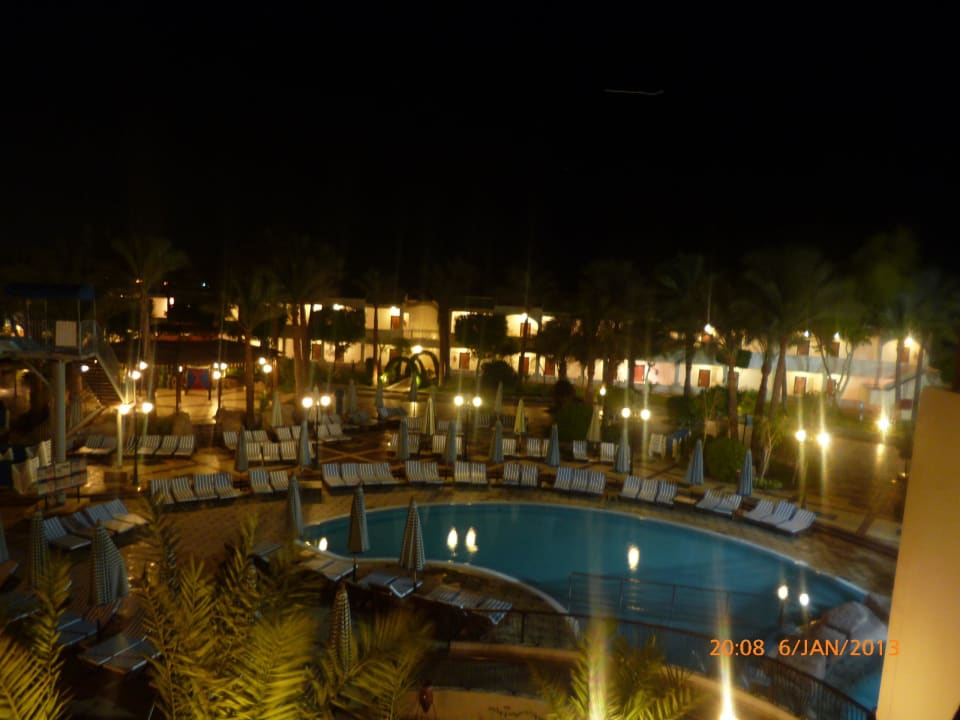 Pool bei Nacht Sultan Gardens Resort