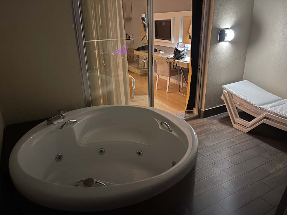 Zimmer Saturn Palace Resort Hotel