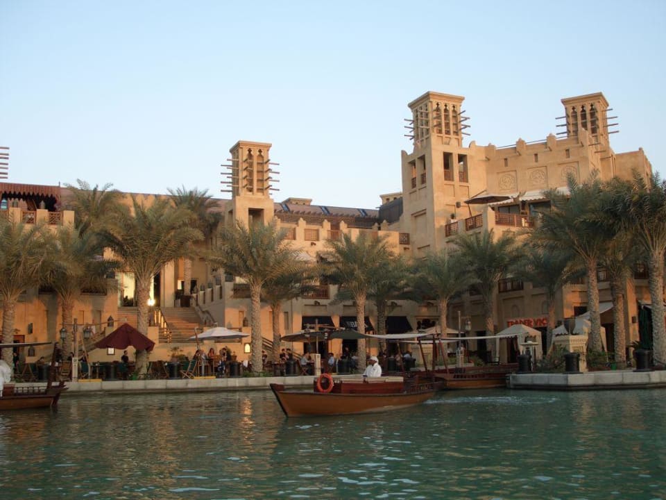 Unterwegs mit einer Abra Jumeirah Al Qasr