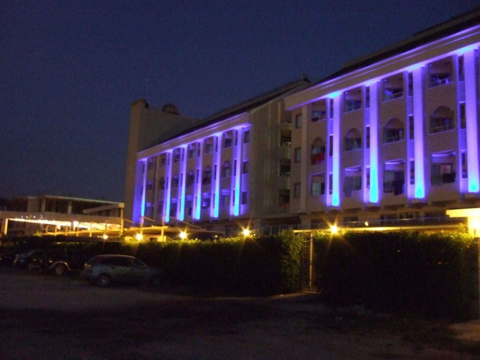 Hotel bei Nacht Calimera Hane Garden