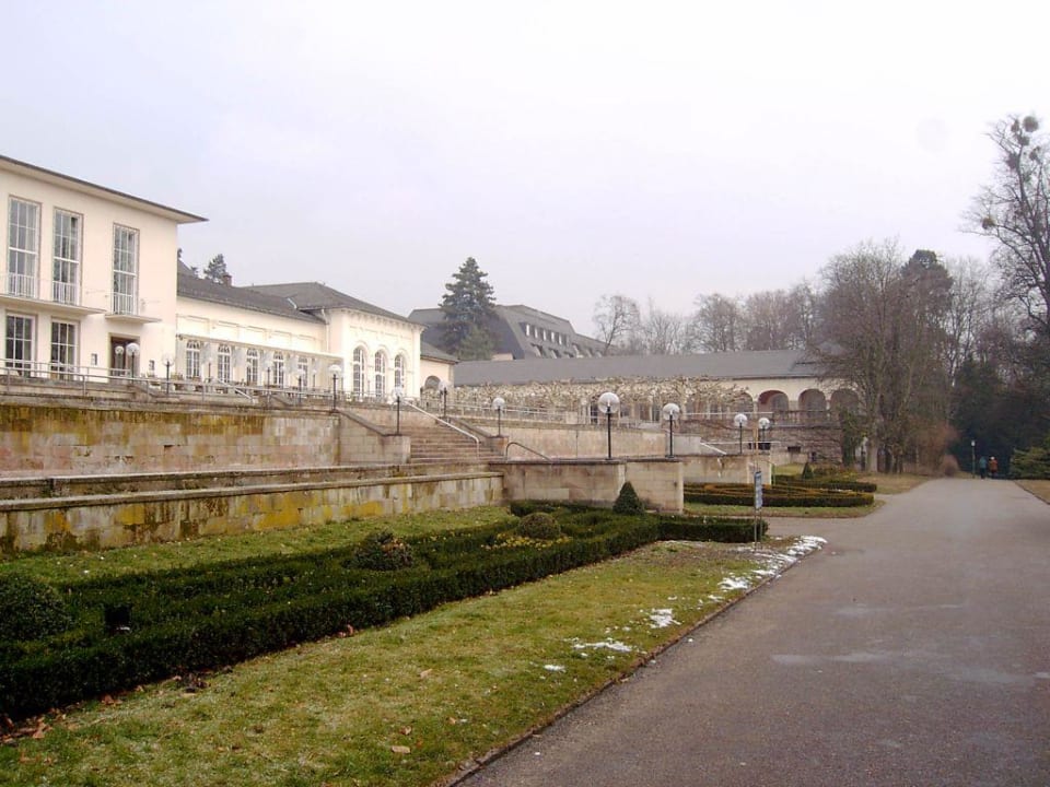 Rückansicht des Dolce vom Kurpark aus Dolce by Wyndham Bad Nauheim