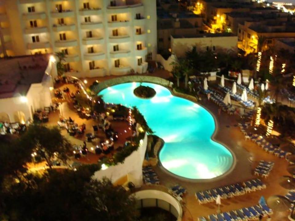 Nachtansicht Hotel und Pool db San Antonio Hotel + Spa