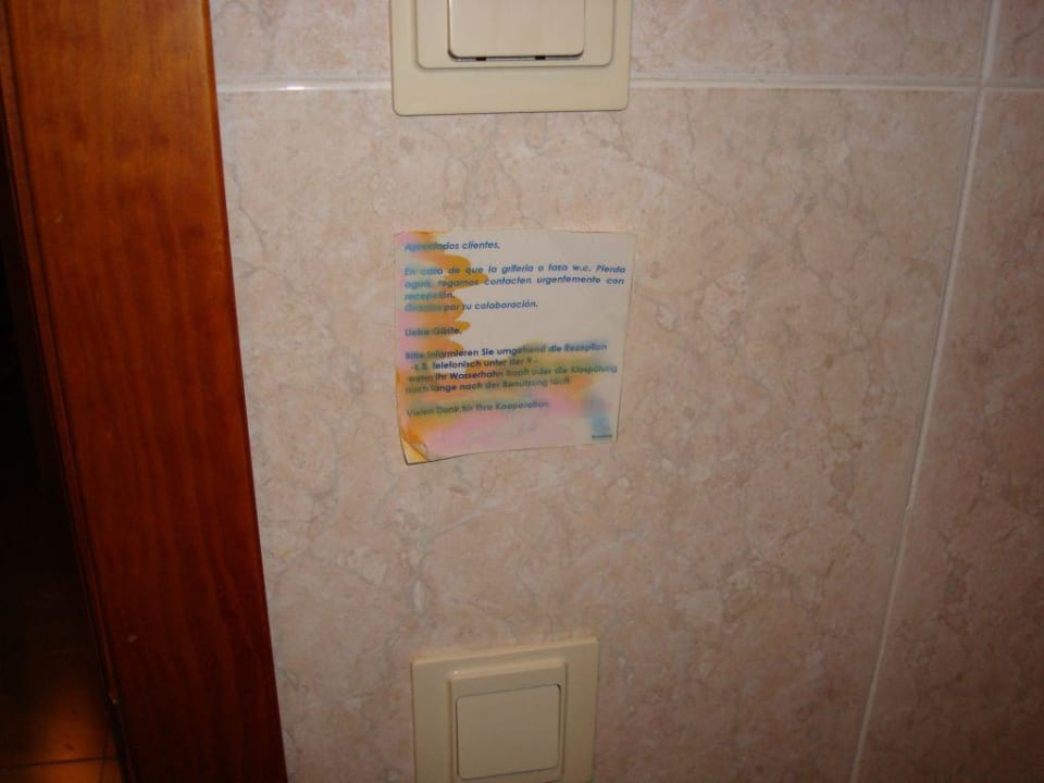 Hinweisschild zur Toilettenspühlung Green Garden Aparthotel