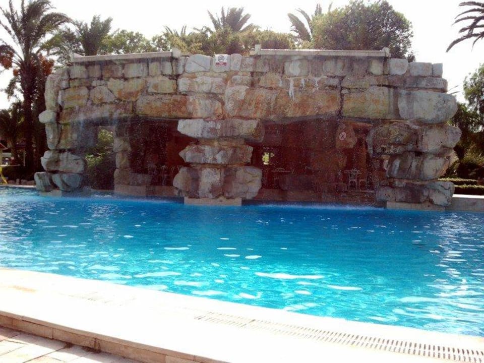 Grotte mit Wasserfall TUI MAGIC LIFE Africana