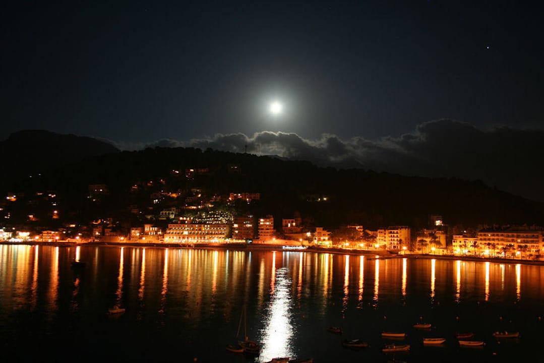 Blick vom Balkon bei Vollmond Hotel Citric Soller
