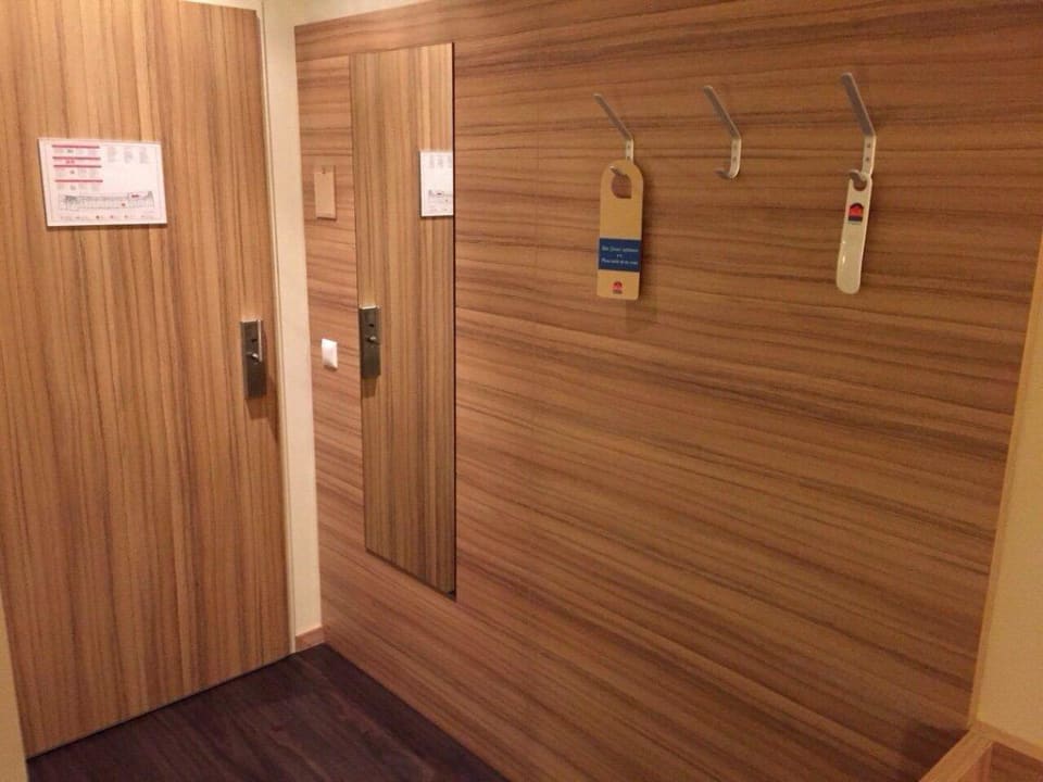 Eingangstür Leonardo Hotel Vienna Schönbrunn