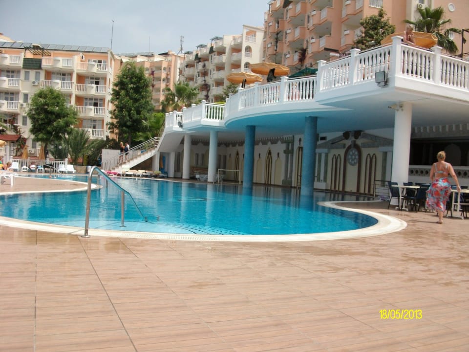 Pool am Morgen Hotel Club Paradiso