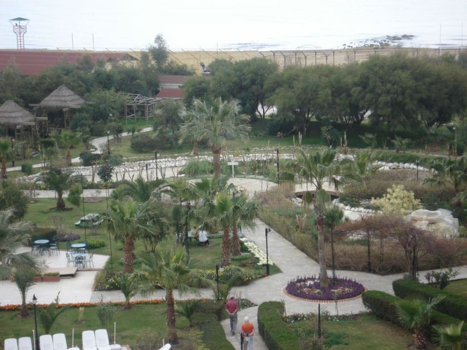 Bilck Auf den Garten Bella Resort & Spa