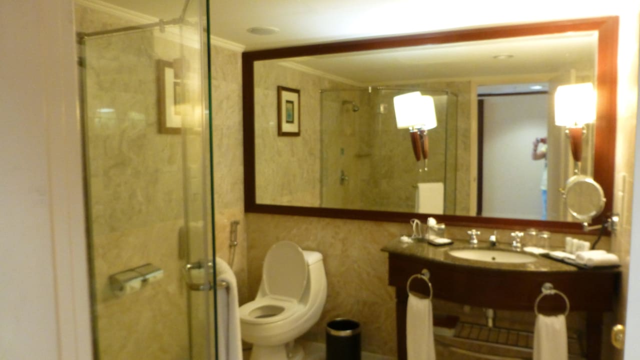 Schönes großes Bad Hotel Le Meridien Kota Kinabalu