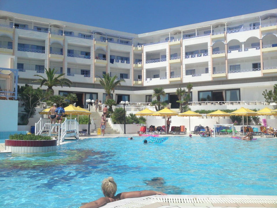 Blick vom Pool  Hotel Serita Beach