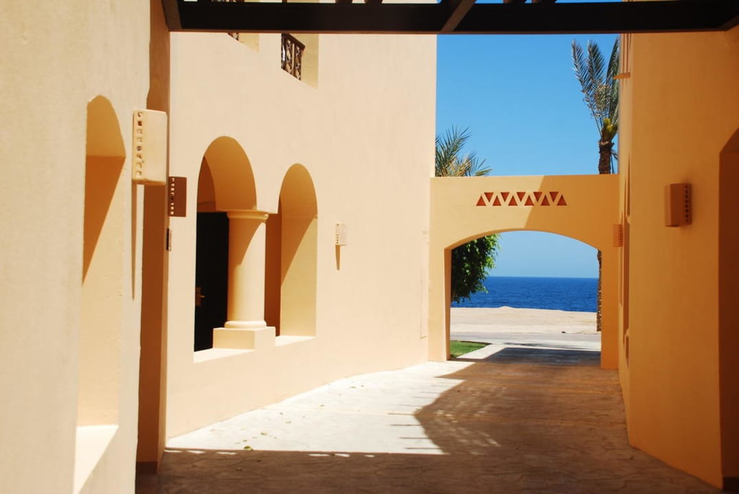 Die Anlage mit Blick aufs Meer Steigenberger Coraya Beach - Adults only