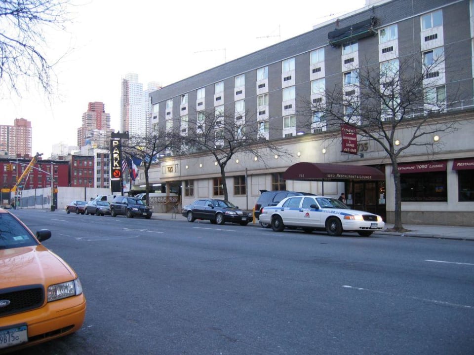 Skyline Hotel von der anderen Seite The Skyline Hotel New York