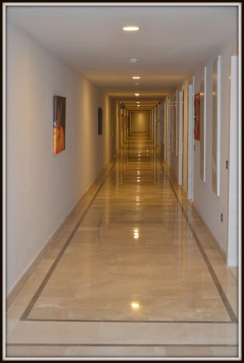 Korytarz Bellazure Hotel