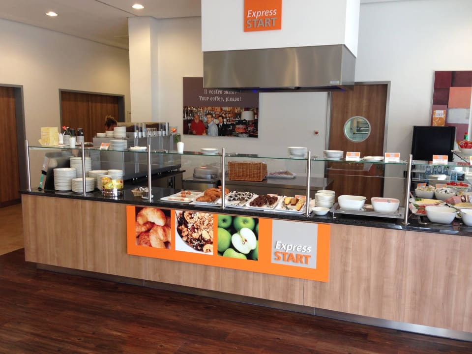 Frühstücksbuffet Holiday Inn Express Nürnberg - Schwabach