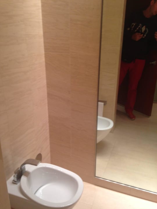 Bad Oryx Airport Hotel