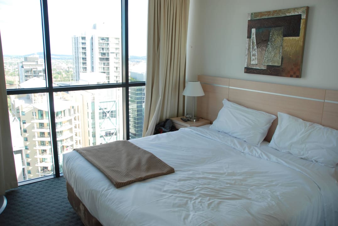 Schlafzimmer Oaks Brisbane on Charlotte Suites