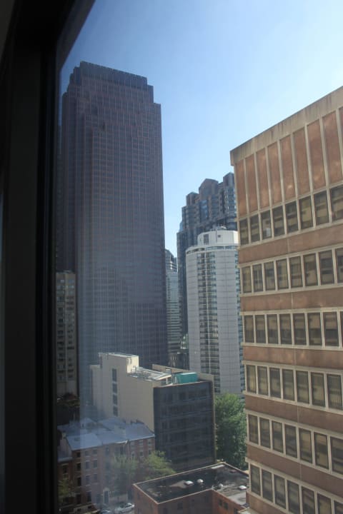 Blick aus dem Fenster (Fliegengitter davor) Sheraton Philadelphia Downtown Hotel