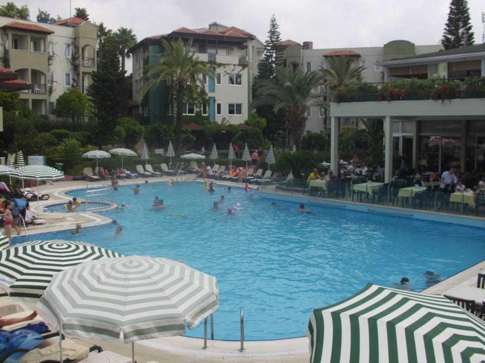 Ruhiger Pool Hotel Gardenia Beach