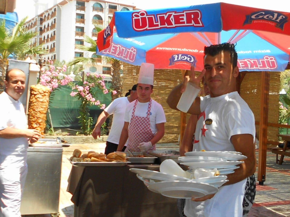 Ali der liebenswerte von der Strandbar  Dizalya Palm Garden