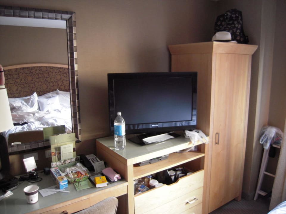 Flat-Scean mit ca. 50 HDTV Programmen DoubleTree Hotel by Hilton New York City - Chelsea