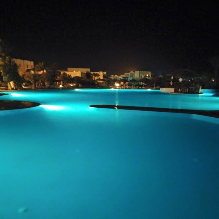 Hauptpool am Abend Djerba Sun Beach Hotel & Spa