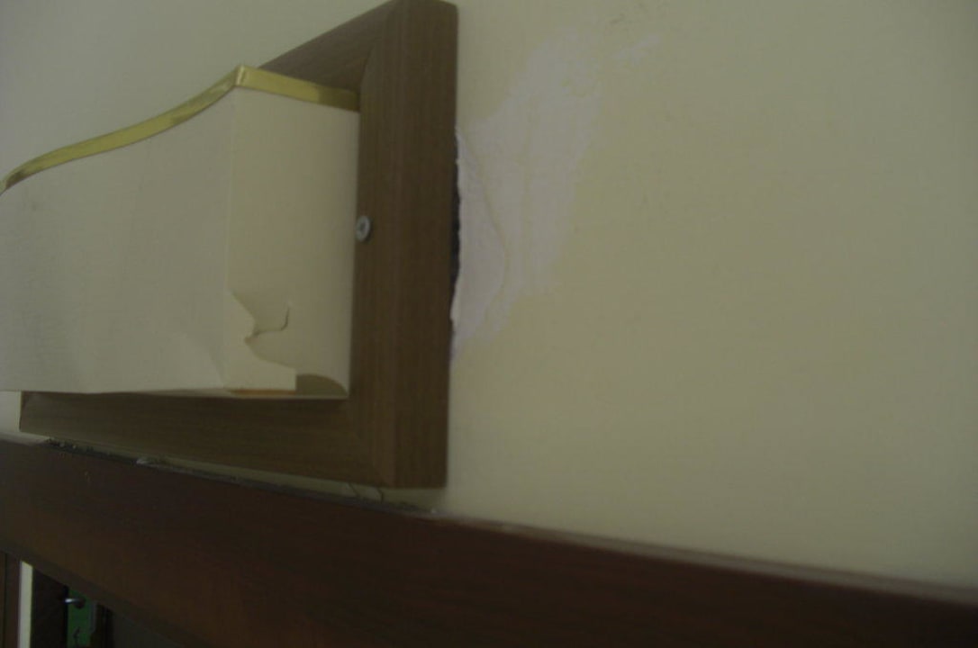 Alle Lampen waren beschädigt Falcon Hotel