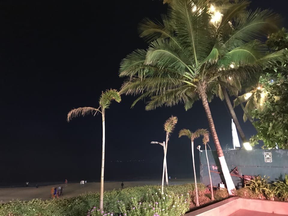 Strand Novotel Mumbai Juhu Beach