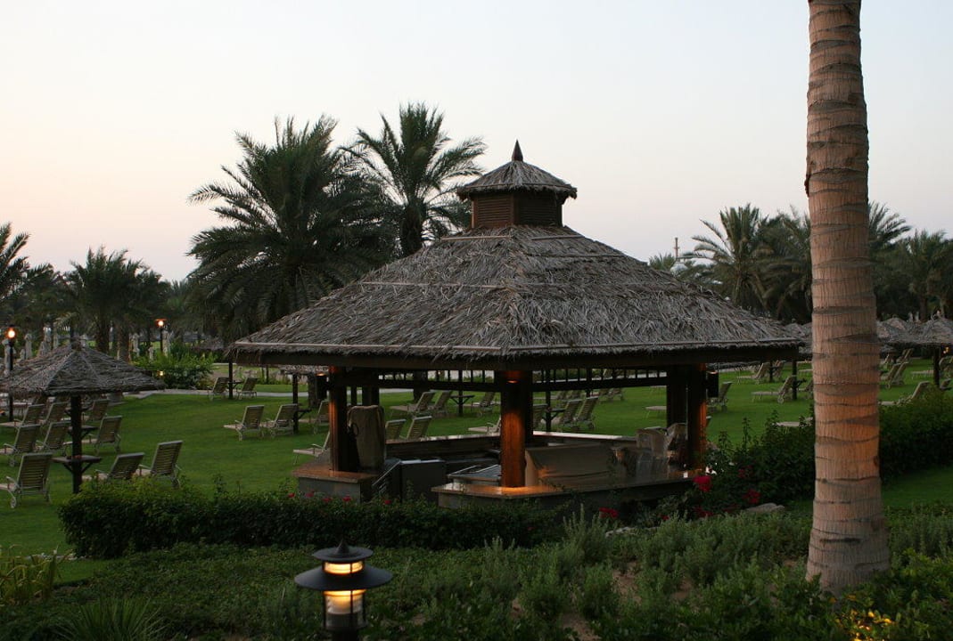 Bar im Garten Le Royal Méridien Beach Resort & Spa Dubai