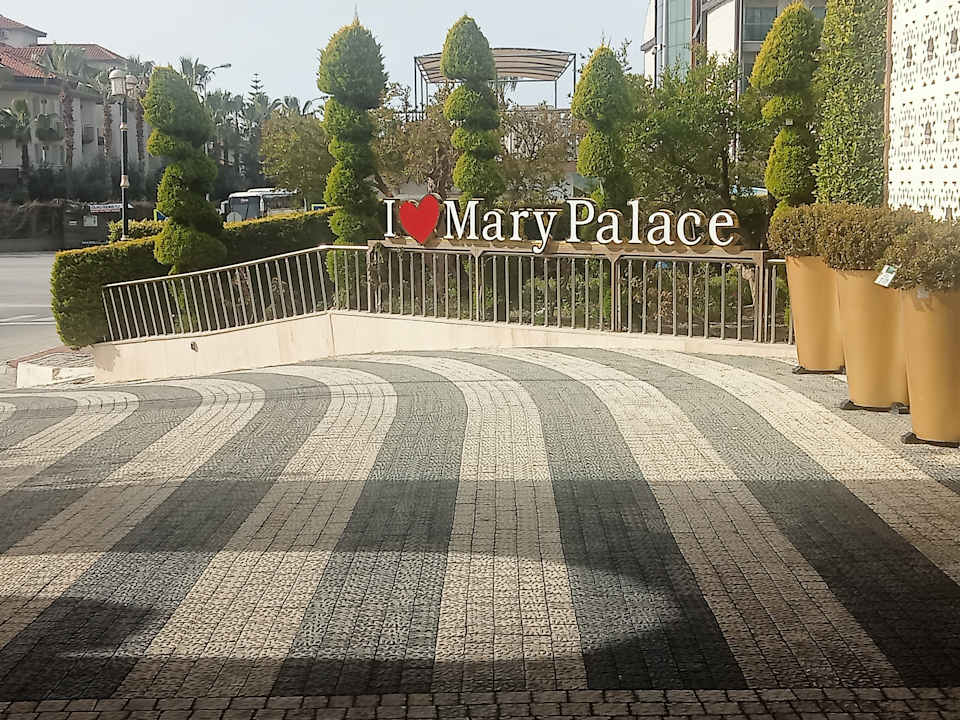 Außenansicht Mary Hotel Side